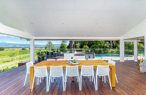Far Meadow House | Whispering Pines House, Far Meadow, Berry
