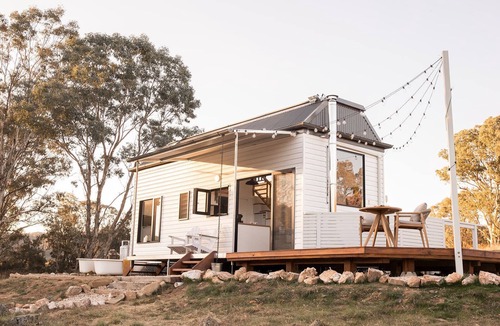 Billywillinga Cabin | Whispering Waters: Tiny house 15mins from bathurst CBD