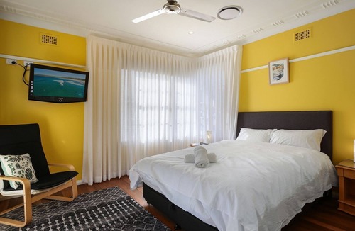 Terrigal Hotel | White Beach - Whole Property