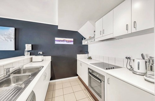 Hotham Heights Apartment | White Crystal 216- ski-in ski-out