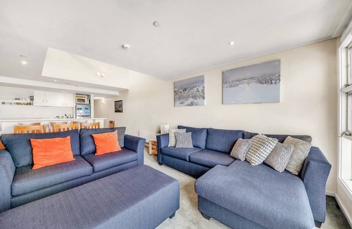 Hotham Heights Apartment | White Crystal 216- ski-in ski-out