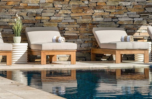 Copacabana House | "White Haus" – Resort Style Getaway