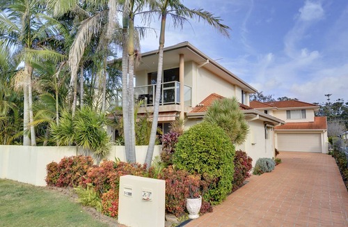 Nelson Bay House | White Horses