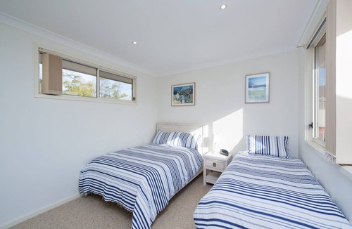 Nelson Bay House | White Horses