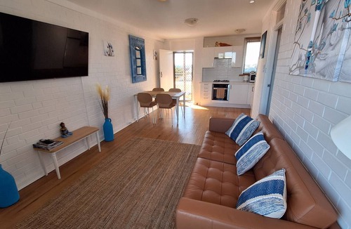 Fremantle Apartment | White Lotus - Freshly Renovated Central Fremantle Apartment With Panoramic Views