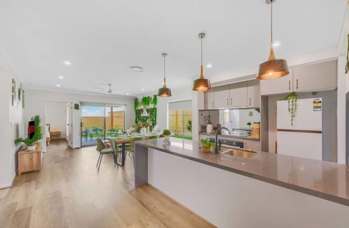 Brisbane House | White Rock大house交通便利|近海滩与学校|带车位