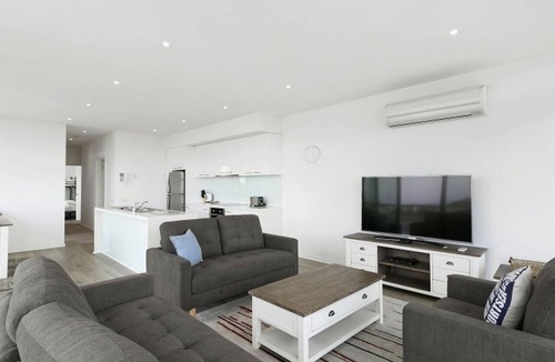 Torquay Apartment | Whitewater Apartment 201 Ocean Views Walk to Beach