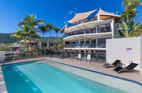 Cannonvale Apartment | Whitsunday Escape - Beachfront Penthouse with Shared Pool