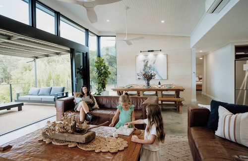 Yallingup Siding House | Wildwood—Luxe Vineyard Retreat with Tranquil Views