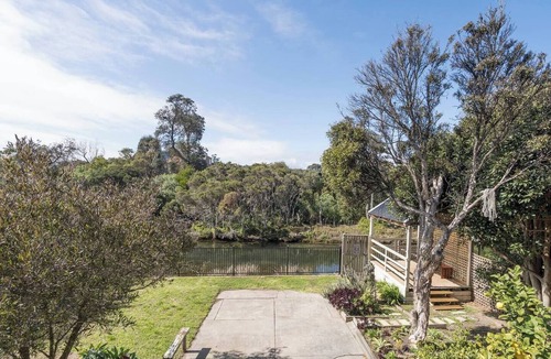 Frankston House | Willow Landing Beach House with Private Jetty