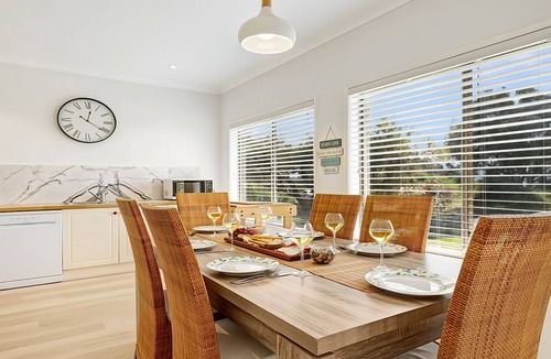 Culburra Beach House | Windspray – ocean views from kitchen and living