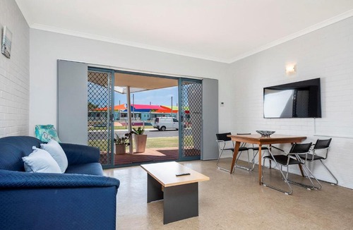 Lancelin House | Windsurfer Beach Chalet 3