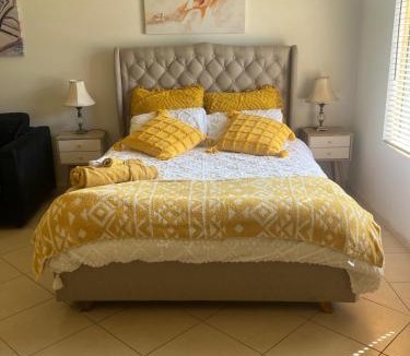 Morphett Vale Apartment | Wine & Waves Hideaway!