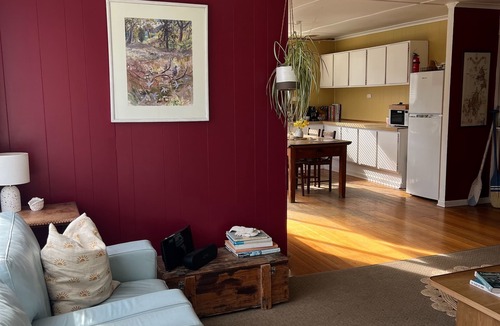 Lunawanna House | *winter special* stay for 3 nights pay for 2 Waterfront Family Shack ‘Alkira’