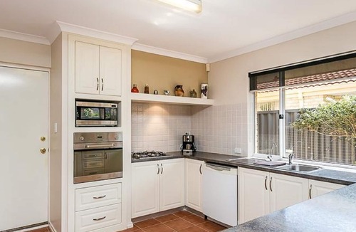Padbury House | Working Professional Accomodation