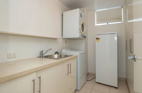 Bargara Apartment | Wow is what you will say as you enter this large modern 3 bedroom apartment
