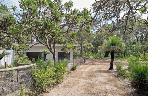 Yallingup Apartment | Wren Studio: Modern Comfort in Nature's Embrace