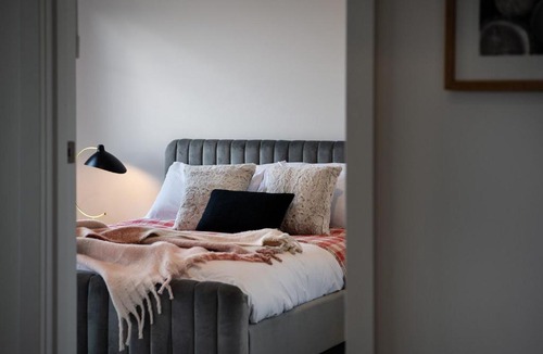 Hepburn House | Wynvale Cottage Hepburn -3 bedroom, dog friendly