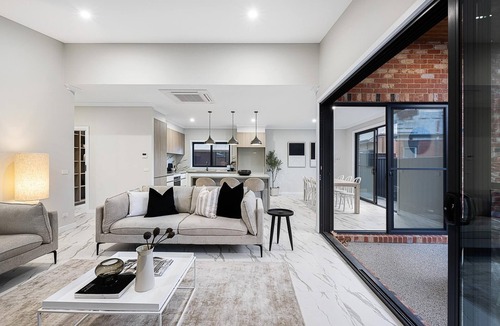 Albury House | Wyse Executive Townhouse - Stylish three bedroom modern townhouse in central Albury