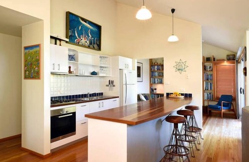 Erowal Bay House | Yacht Club - Holiday House (near Hyams Beach)