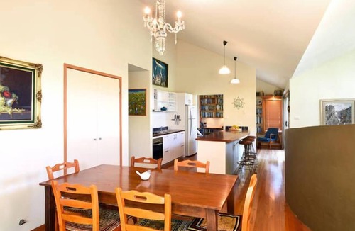 Erowal Bay House | Yacht Club - Holiday House (near Hyams Beach)
