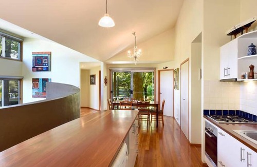 Erowal Bay House | Yacht Club - Holiday House (near Hyams Beach)
