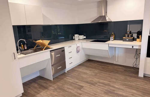 Dudley Park House | Your Mandurah Getaway with a bathroom in each room!