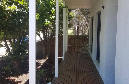 Wimbledon Heights House | Your Own Little Island Escape