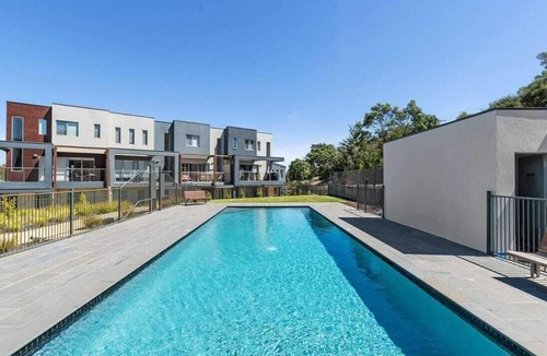 Safety Beach House | Zen Cove Summary: Set