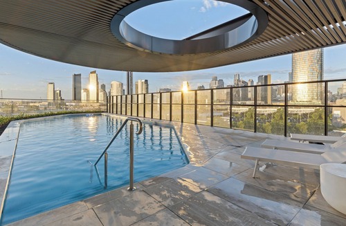 South Melbourne Apartment | Zi apartments - Balcony, Bayview, Sauna & Pool