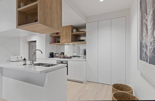 South Melbourne Apartment | Zi apartments - Balcony, Bayview, Sauna, Steam Room & Pool