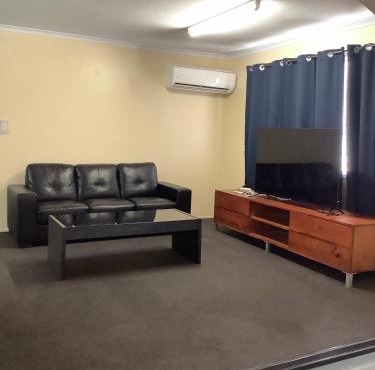 1 4 Miller Quiet, Charming 3BR in Moranbah
