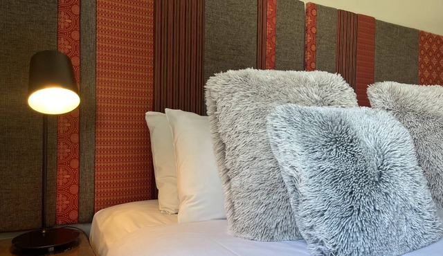 109 Simply Devine Hay St 2x2Apt Pool+Gym in East Perth