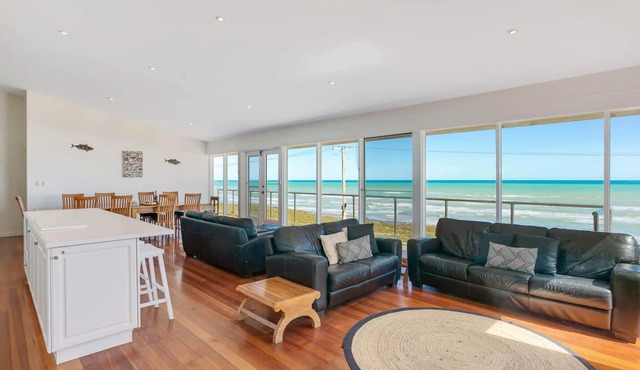 124 Surfers Pde - Beachfront in Middleton