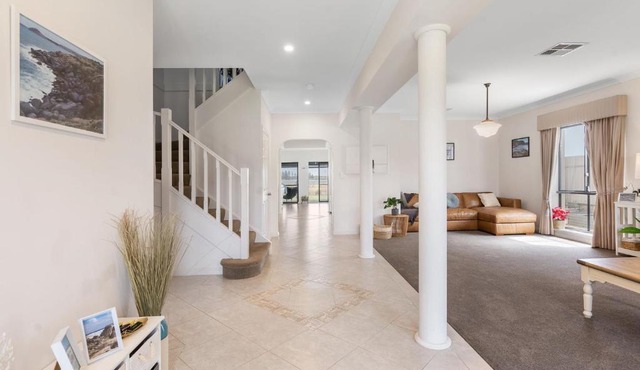 14 Excelsior Pde - BYO Linen - Pets Negotiable - Waterviews in Hindmarsh Island