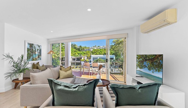2 Bedroom Riverfront Apt Top Floor | Pet Friendly