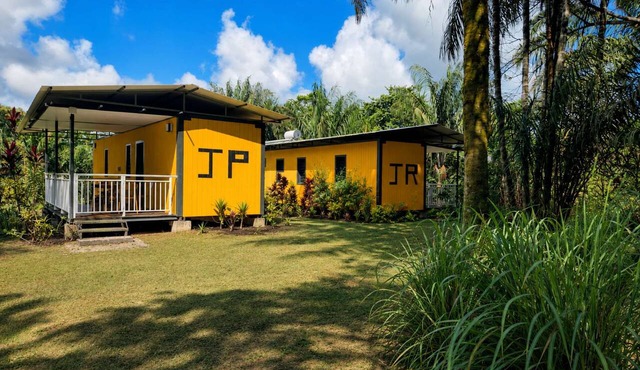 2 Tiny houses nestled in nature with creek access in Montsinery-Tonnegrande