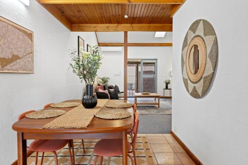 23 Cottesloe Steps to beach - sleeps 3 NO WIFI in Perth