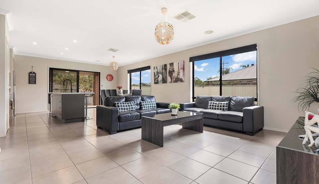 28 Skye Ave - Echuca Holiday Homes in Moama