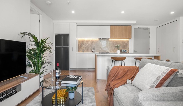 2BR Luxury at Flagstaff Gardens with Free Parking