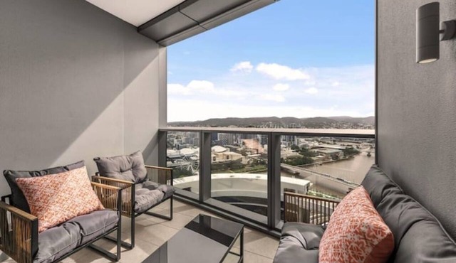 2BR on Level 37 at Queen's Wharf | Private Balcony | Pool, Sauna & Free Parking in Brisbane City