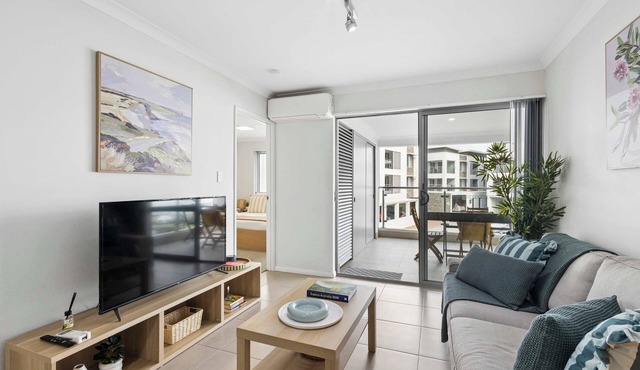 2BR Unit in Rockingham Near Shops and Beach
