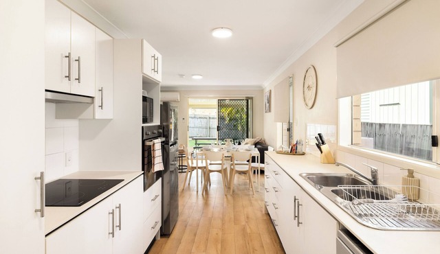3 Bdr apt! Aircon! Espresso! Restaurants! 12BS3 in Acacia Ridge