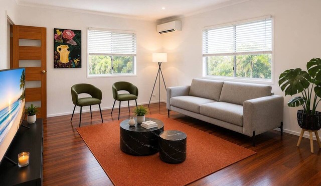 3-bdr house steps to Morayfield shopping center in Morayfield