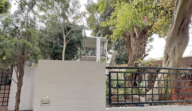 3 bedroom accommodation near to UWA and hospitals in Nedlands