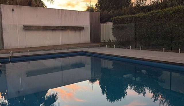 3 bedroom estate 20km from CBD , 30km from both airports 15km Williamstown beach