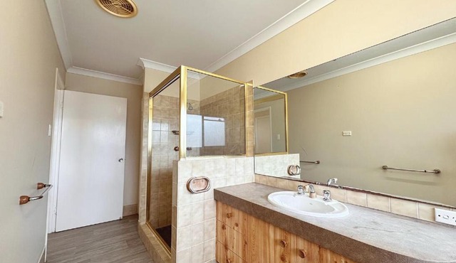 31 Leichhardt Dr Relaxing 3Bed Home in Moranbah