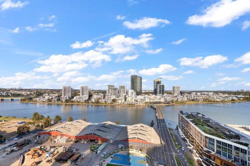 3BR Heart of Wentworth Point with Views