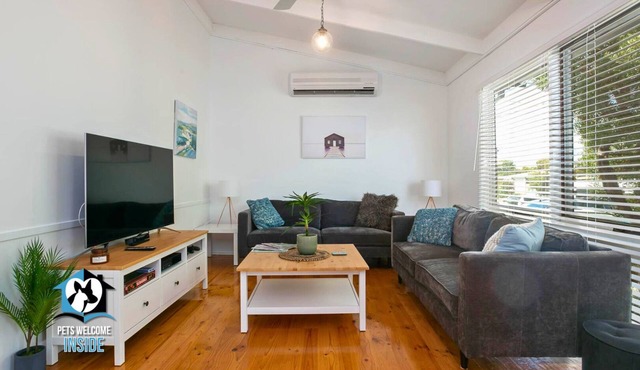 3BR Updated Coastal Beach House in Funky Port Elliot