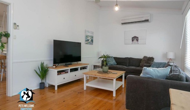 3BR Updated Coastal Beach House in Funky Port Elliot